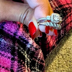 Wedding ring set never worn bought from kohls for $650 selling for $200